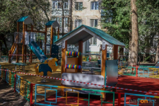 В Майкаине впервые за 30 лет установили новые детские площадки